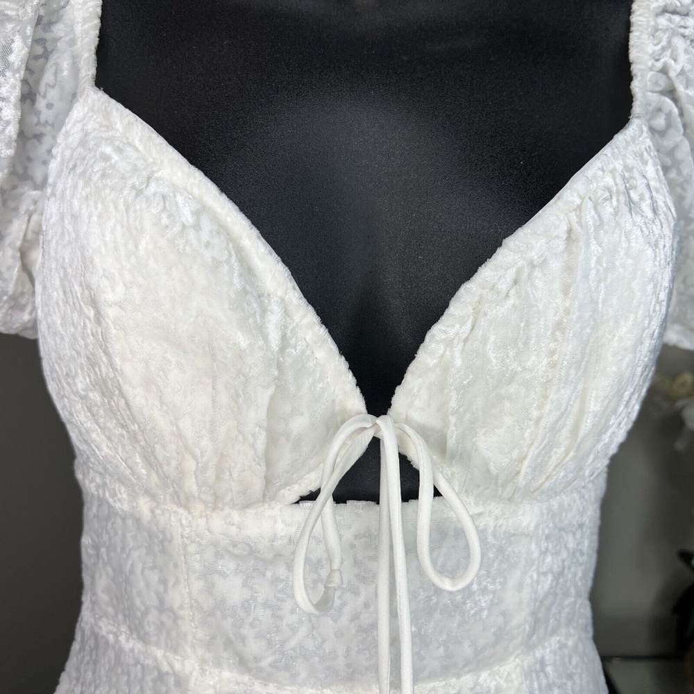 Here Comes The Sun Puff Sleeve String Tie Bust Textured Floral Dress In White S - Picture 7 of 7